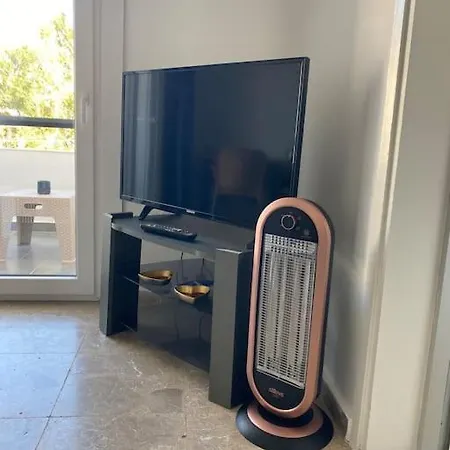 Апартаменты Brand New Renovated 1 Bedroom 3a
