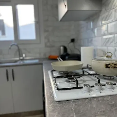 Brand New Renovated 1 Bedroom 3a Апартаменты *