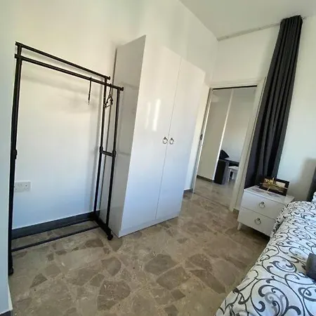 Апартаменты Brand New Renovated 1 Bedroom 3a *