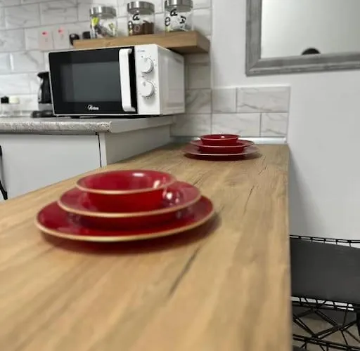 Brand New Renovated 1 Bedroom 3a 尼科西亚