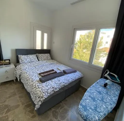 Brand New Renovated 1 Bedroom 3a *