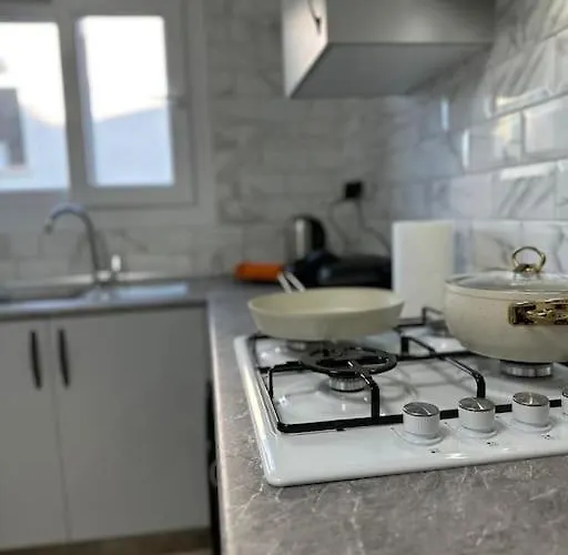 Brand New Renovated 1 Bedroom 3a Апартаменты *